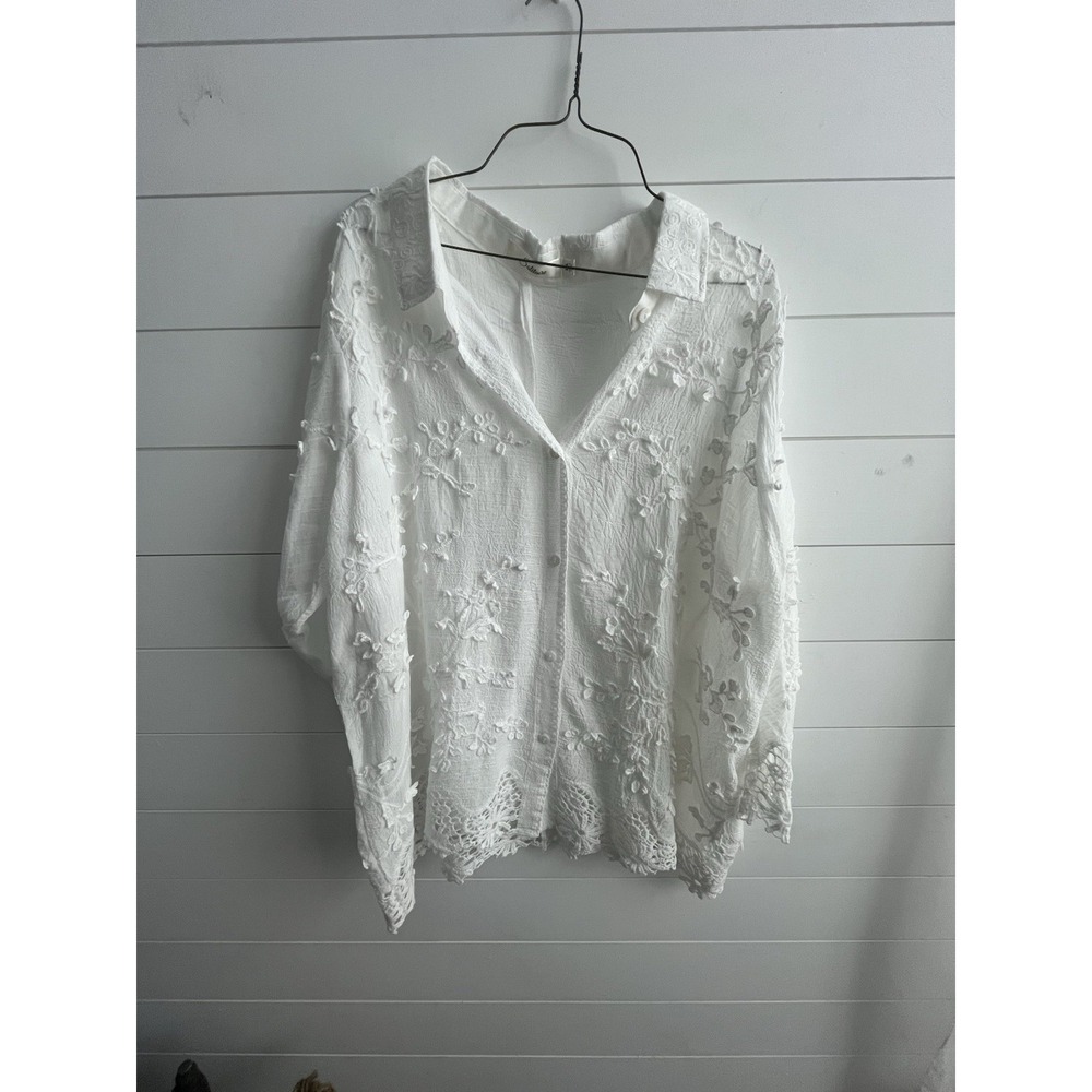 Solitaire White Embroidered Button Down Blouse Size 1x 0506‎